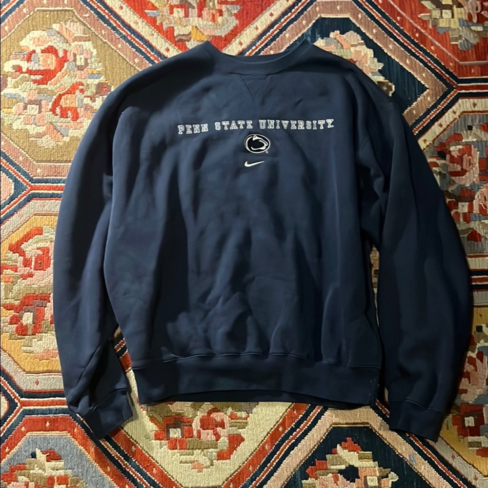 Vintage Nike Men's Navy Crewneck Sweater